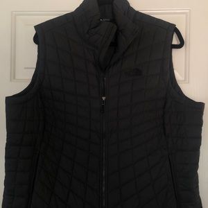 Women’s North Face Vest EUC
